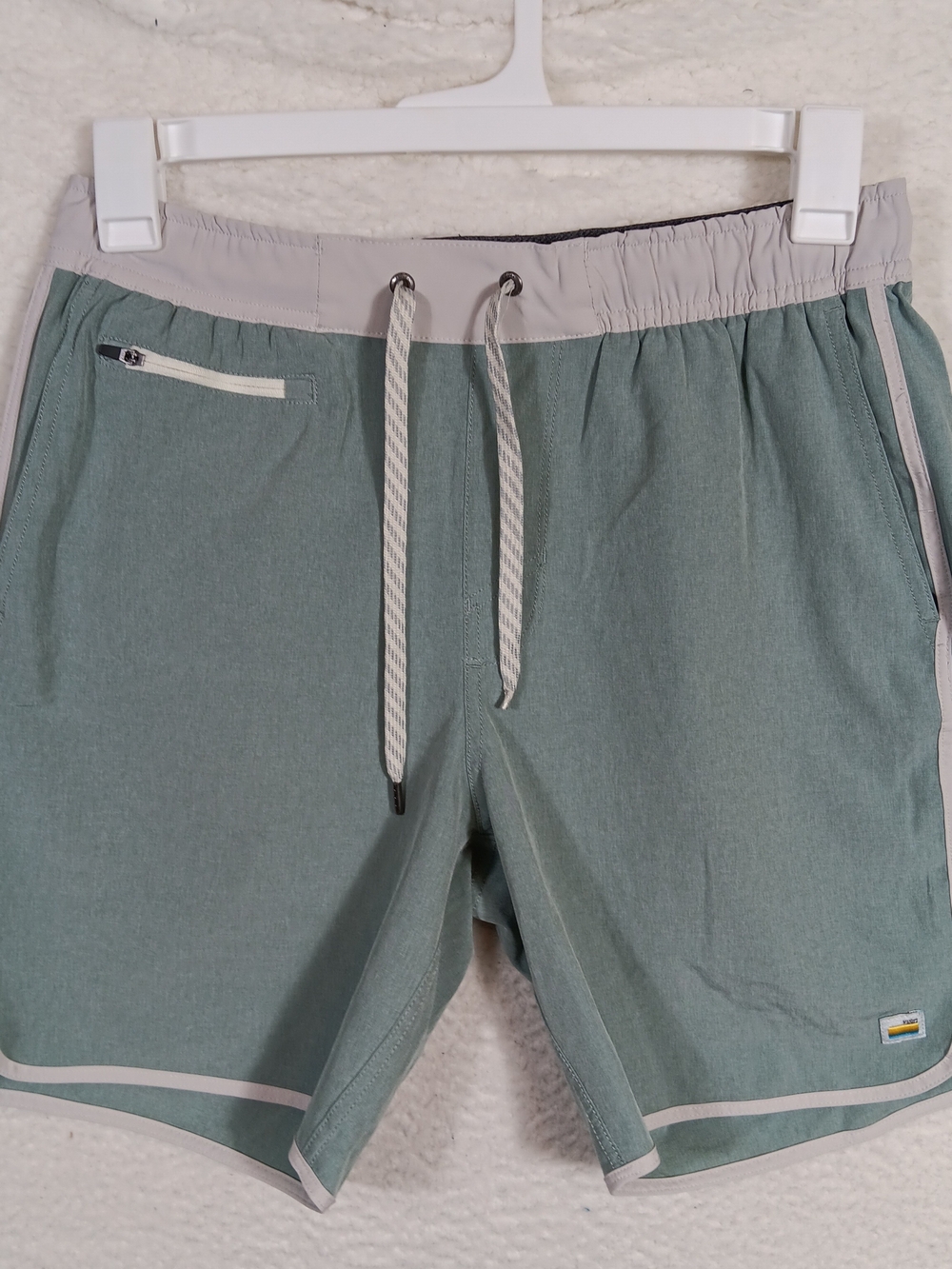 Vuori Banks Shorts Mens Medium Green 7" Inseam Gym Athleisure Running